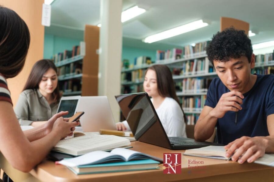 Should you go to Naturopathic College or a Holistic Nutrition School? | Online Nutrition Training Course & Diplomas | Edison Institute of Nutrition is a Nutrition School Training Nutrition Professionals Worldwide
